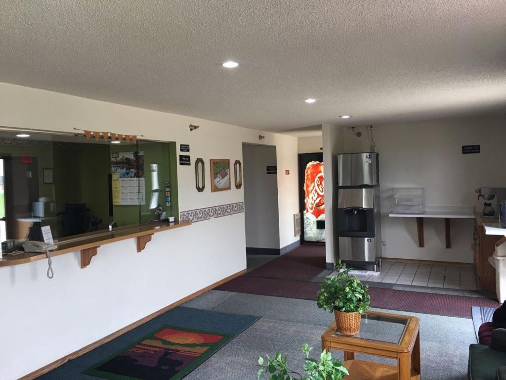Prairie Rose Inn Edgeley エクステリア 写真